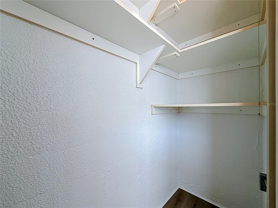На продажу: $129,900 (2 спален, 1 ванн, 870 Квадратных фут)