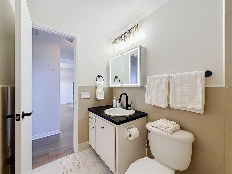 На продажу: $129,900 (2 спален, 1 ванн, 870 Квадратных фут)