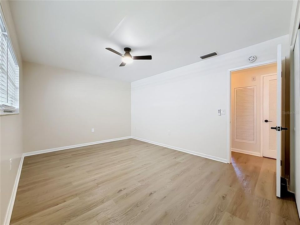 На продажу: $129,900 (2 спален, 1 ванн, 870 Квадратных фут)