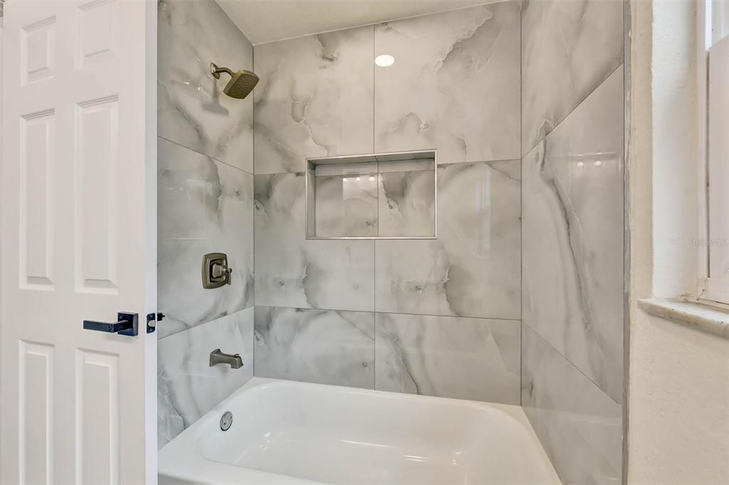 En Venta: $545,000 (4 camas, 2 baños, 1591 Pies cuadrados)