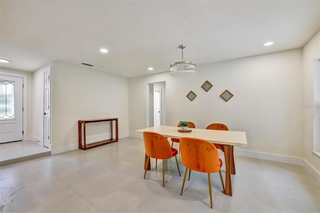 En Venta: $545,000 (4 camas, 2 baños, 1591 Pies cuadrados)