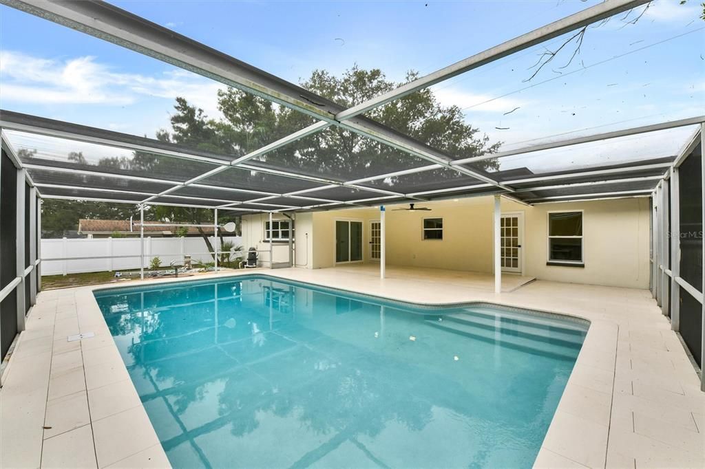 En Venta: $545,000 (4 camas, 2 baños, 1591 Pies cuadrados)