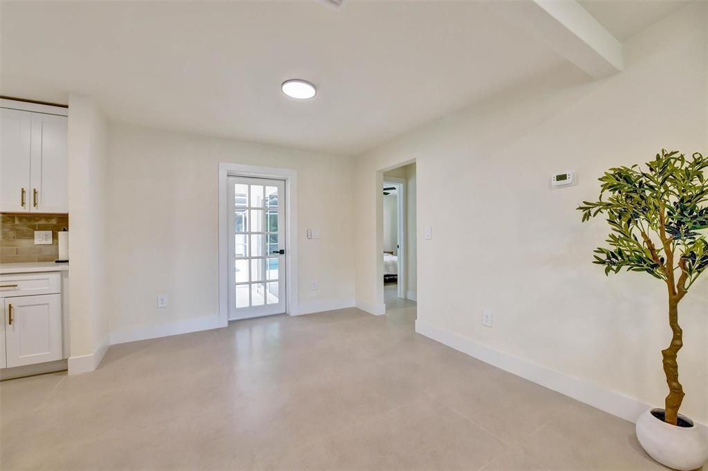 En Venta: $545,000 (4 camas, 2 baños, 1591 Pies cuadrados)