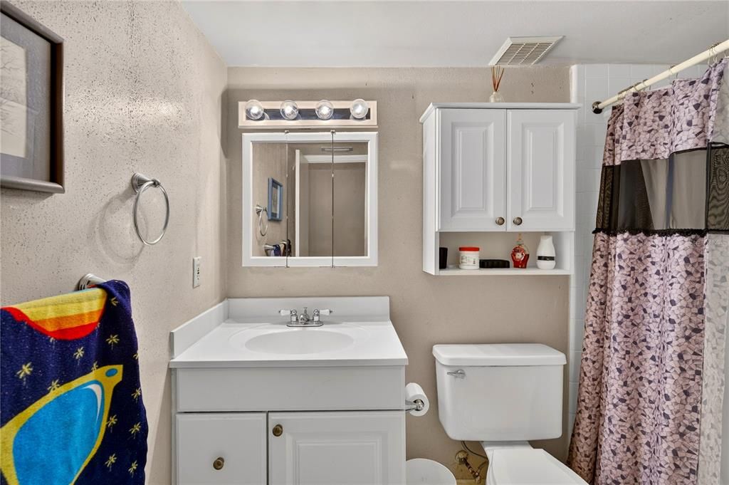 For Sale: $135,000 (2 beds, 2 baths, 897 Square Feet)