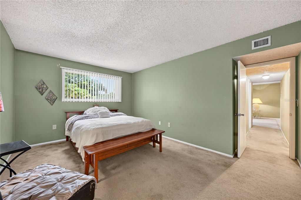 For Sale: $135,000 (2 beds, 2 baths, 897 Square Feet)