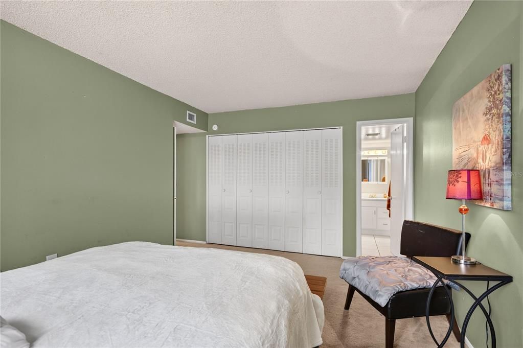 For Sale: $135,000 (2 beds, 2 baths, 897 Square Feet)