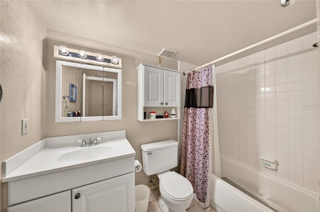 For Sale: $135,000 (2 beds, 2 baths, 897 Square Feet)