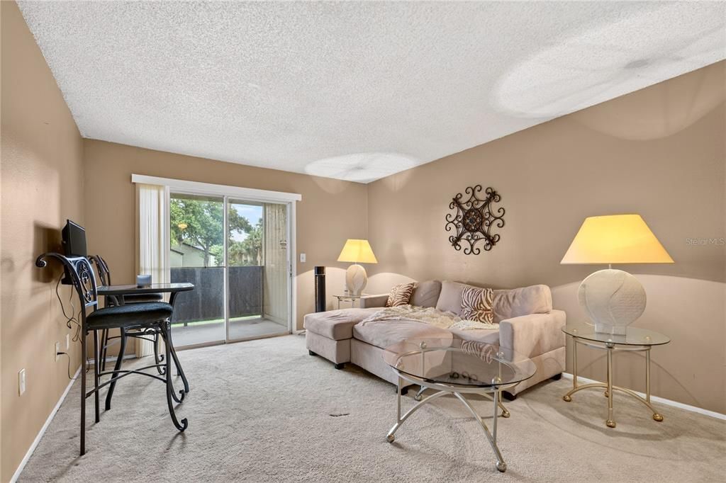 For Sale: $135,000 (2 beds, 2 baths, 897 Square Feet)