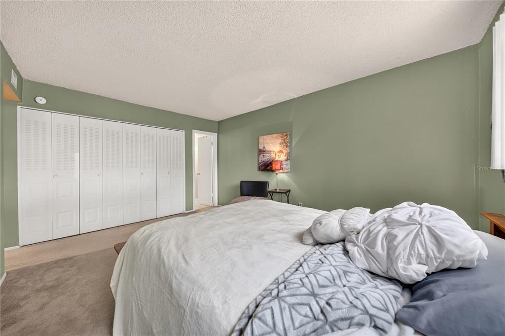 For Sale: $135,000 (2 beds, 2 baths, 897 Square Feet)