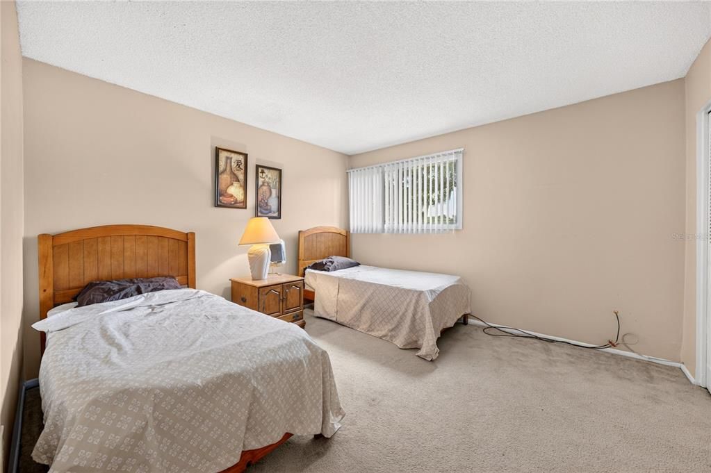 For Sale: $135,000 (2 beds, 2 baths, 897 Square Feet)