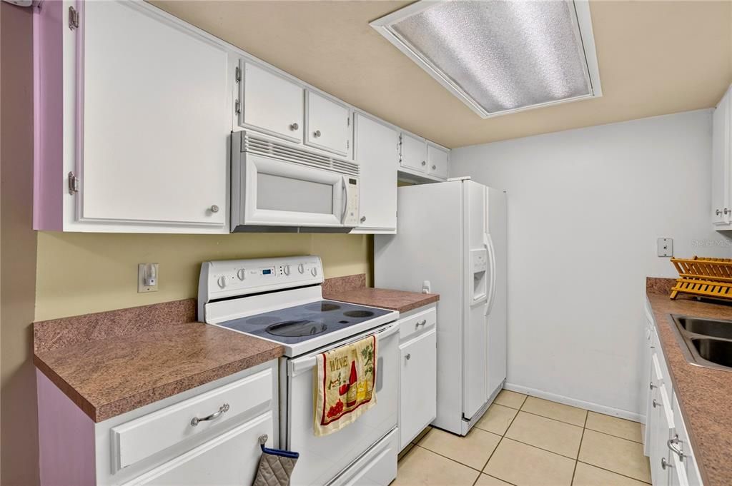 For Sale: $135,000 (2 beds, 2 baths, 897 Square Feet)