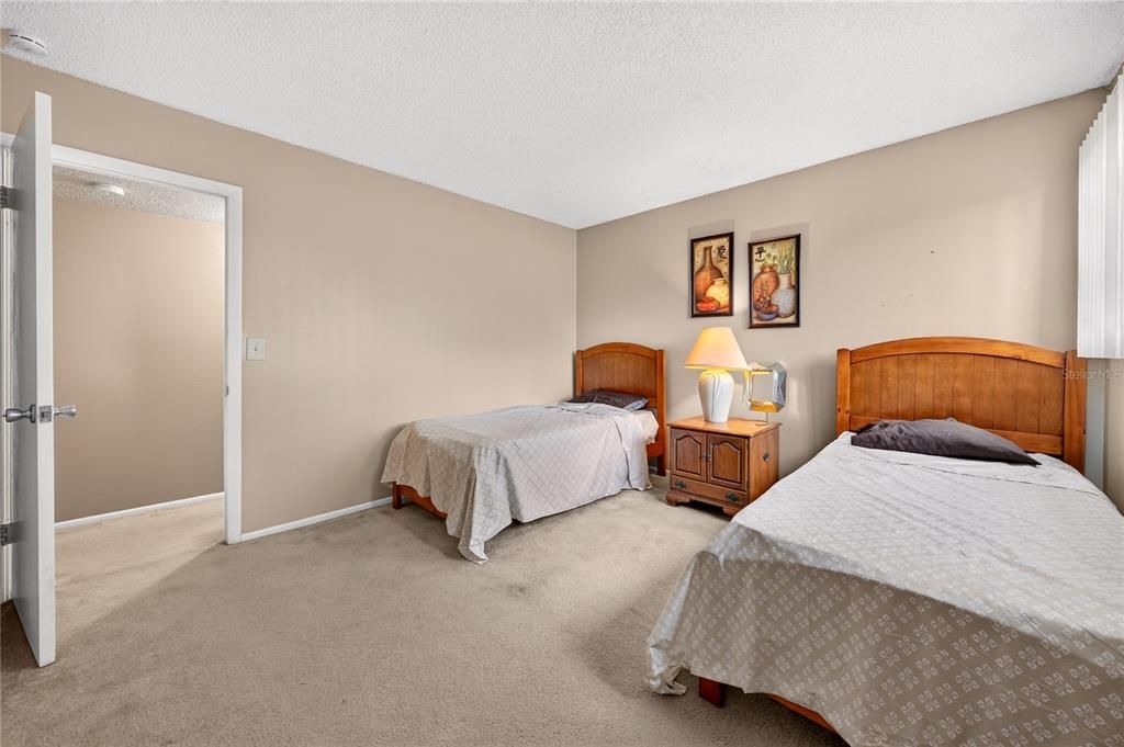 For Sale: $135,000 (2 beds, 2 baths, 897 Square Feet)