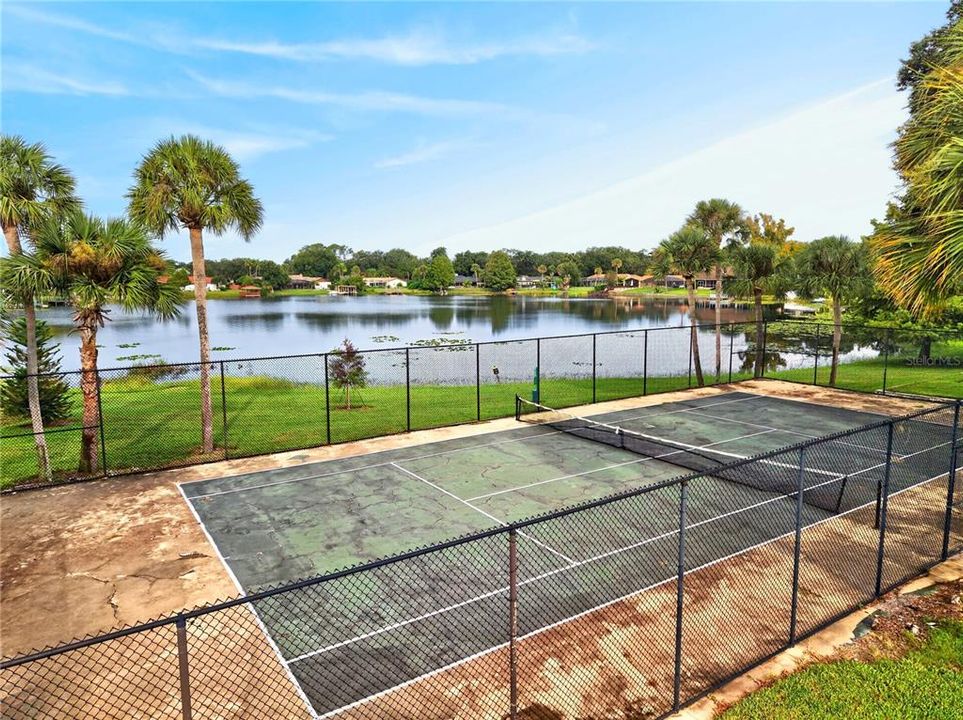 For Sale: $135,000 (2 beds, 2 baths, 897 Square Feet)