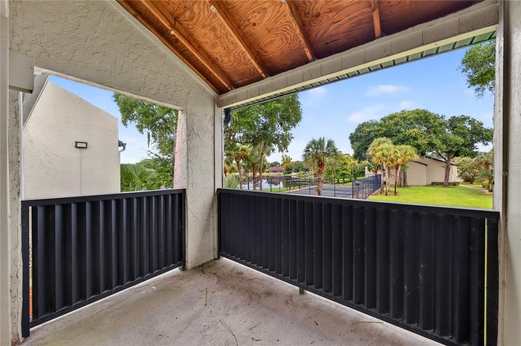 For Sale: $135,000 (2 beds, 2 baths, 897 Square Feet)