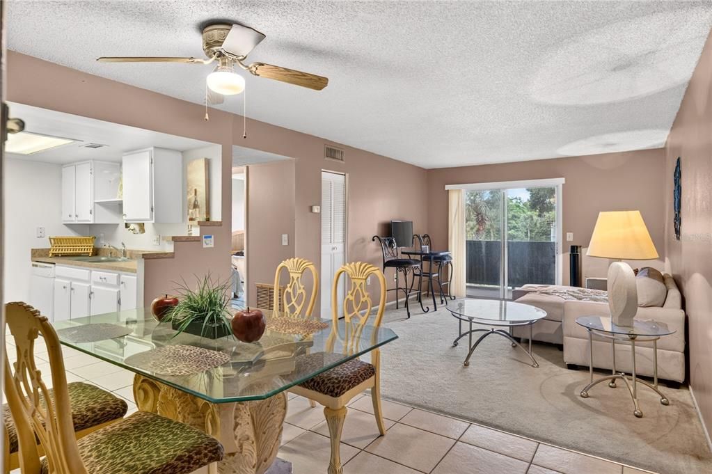 For Sale: $135,000 (2 beds, 2 baths, 897 Square Feet)