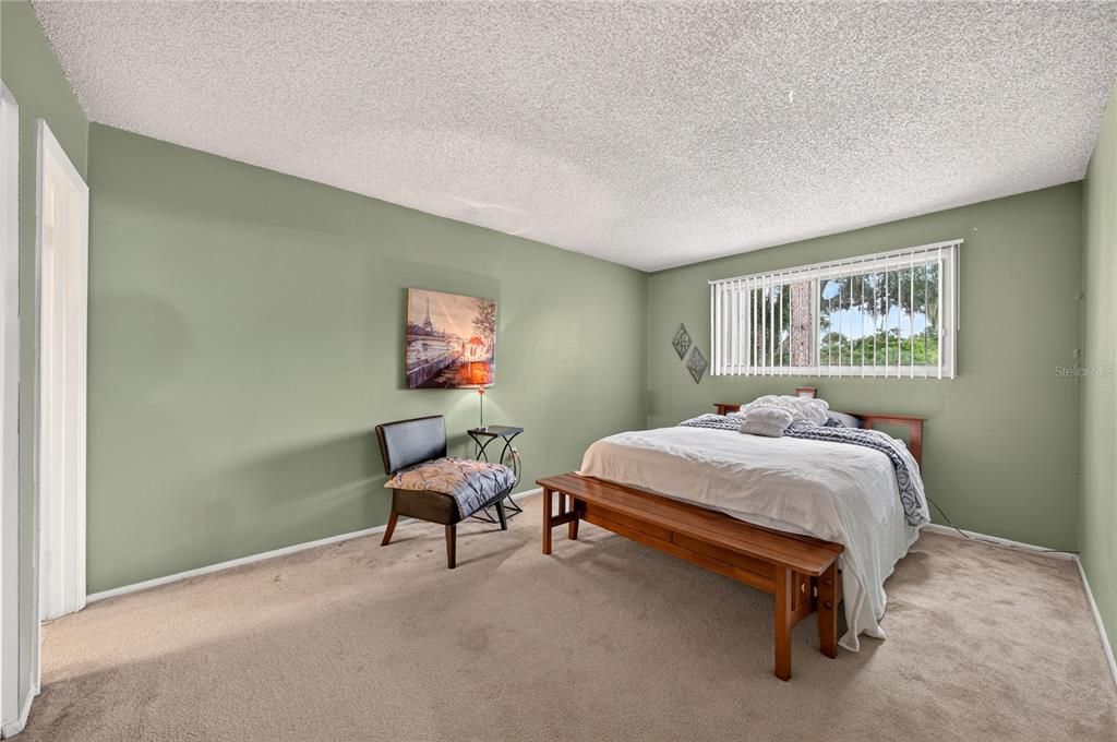 For Sale: $135,000 (2 beds, 2 baths, 897 Square Feet)