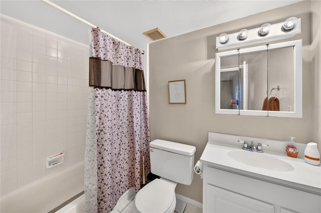 For Sale: $135,000 (2 beds, 2 baths, 897 Square Feet)