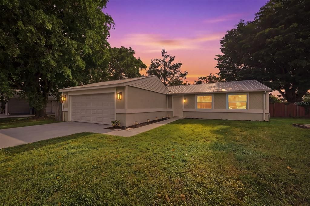 For Sale: $349,900 (3 beds, 2 baths, 1036 Square Feet)