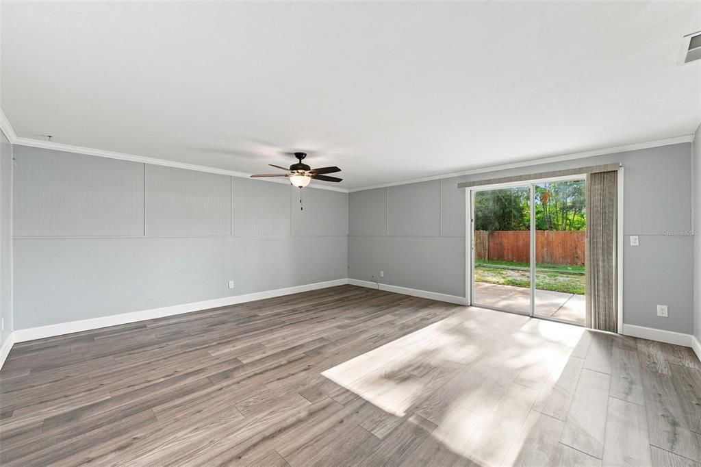 For Sale: $349,900 (3 beds, 2 baths, 1036 Square Feet)