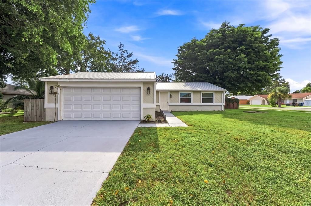 For Sale: $349,900 (3 beds, 2 baths, 1036 Square Feet)