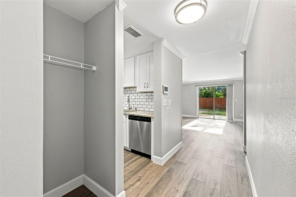 For Sale: $349,900 (3 beds, 2 baths, 1036 Square Feet)