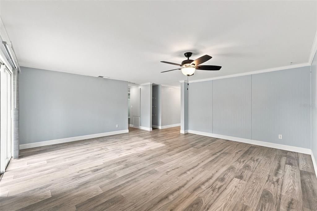 For Sale: $349,900 (3 beds, 2 baths, 1036 Square Feet)