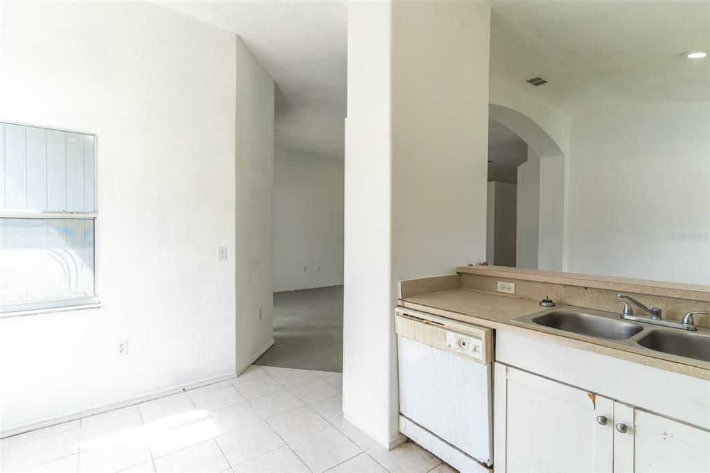 Под контрактом: $189,900 (3 спален, 2 ванн, 1426 Квадратных фут)