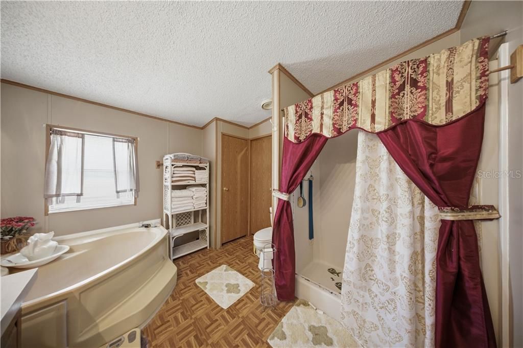 For Sale: $325,000 (3 beds, 2 baths, 1676 Square Feet)