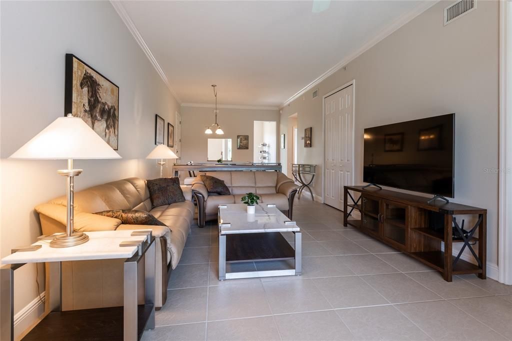 For Sale: $289,000 (2 beds, 2 baths, 1128 Square Feet)