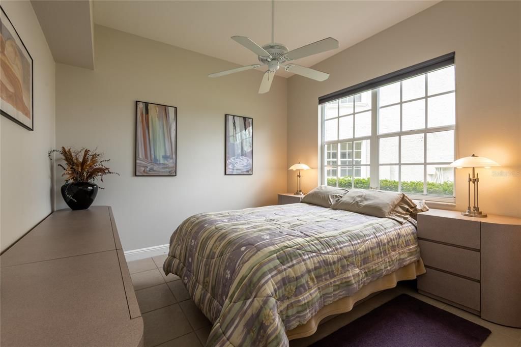 For Sale: $289,000 (2 beds, 2 baths, 1128 Square Feet)