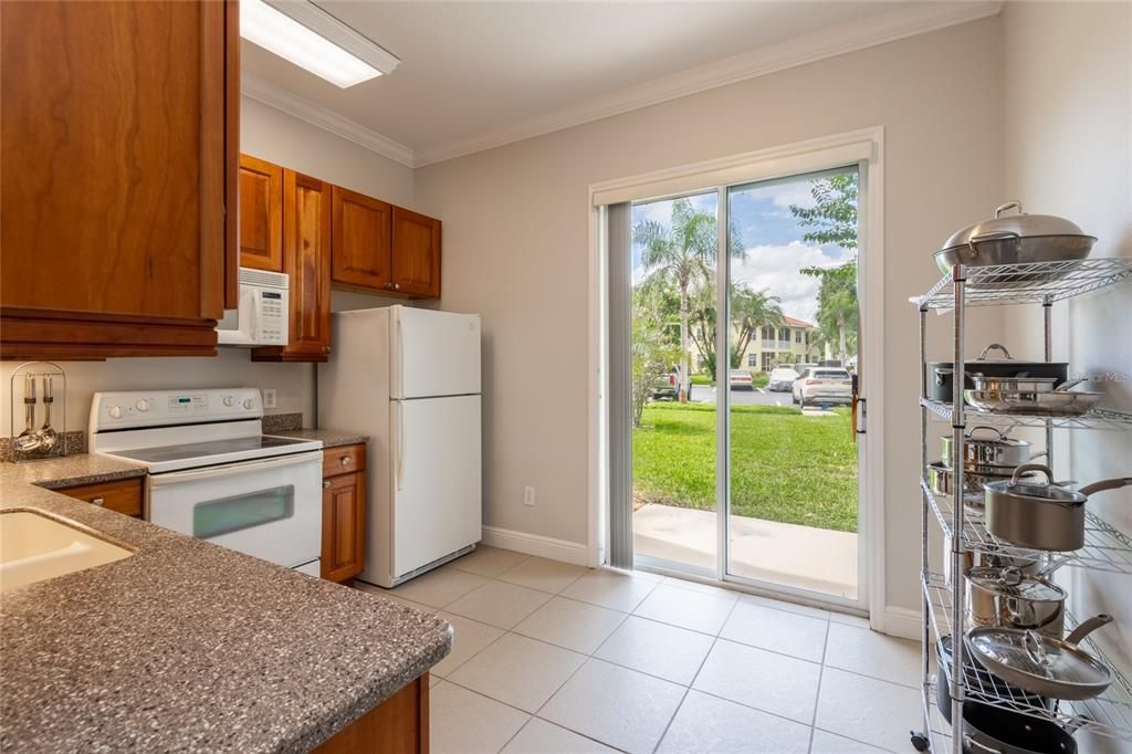 For Sale: $289,000 (2 beds, 2 baths, 1128 Square Feet)
