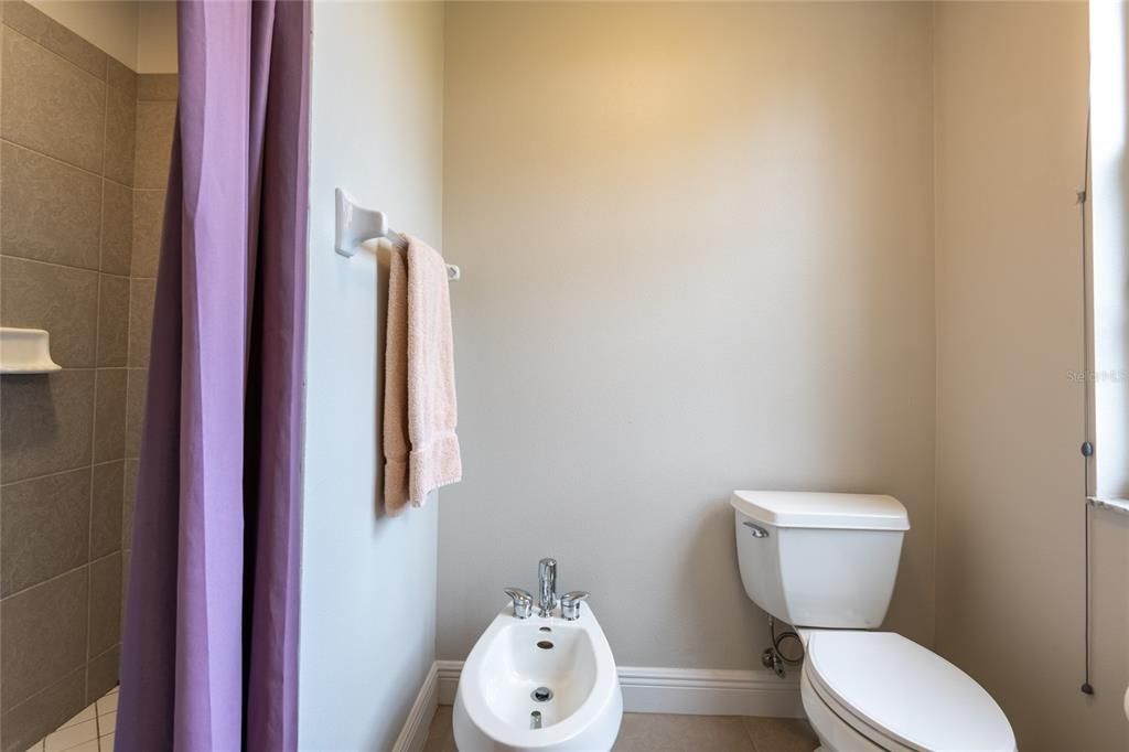 For Sale: $289,000 (2 beds, 2 baths, 1128 Square Feet)