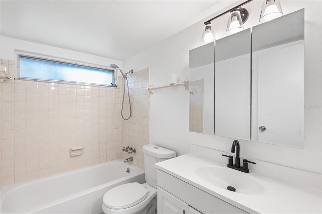 В аренду: $1,650 (2 спален, 2 ванн, 960 Квадратных фут)
