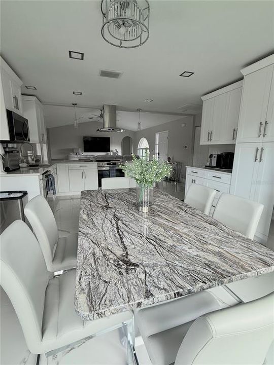 For Sale: $449,000 (3 beds, 2 baths, 1747 Square Feet)
