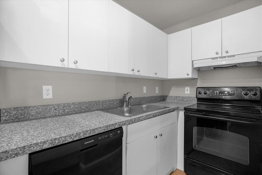For Rent: $1,390 (1 beds, 1 baths, 499 Square Feet)