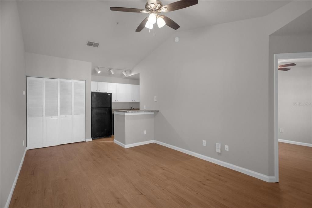 For Rent: $1,390 (1 beds, 1 baths, 499 Square Feet)