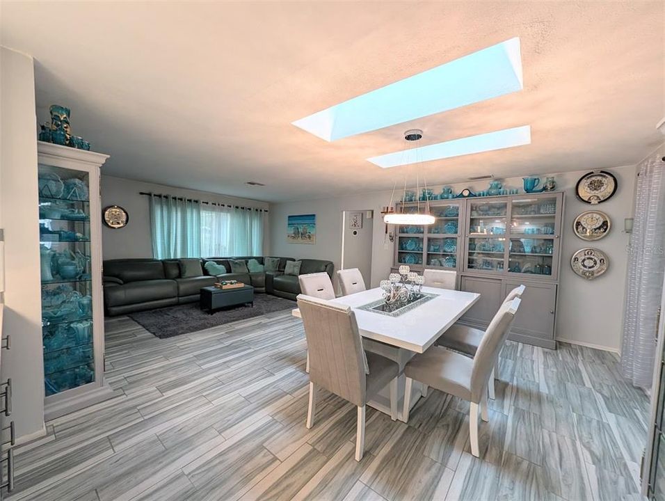 На продажу: $345,000 (2 спален, 2 ванн, 1442 Квадратных фут)