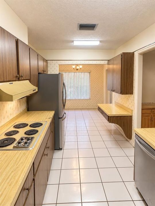 For Sale: $195,000 (2 beds, 2 baths, 1696 Square Feet)