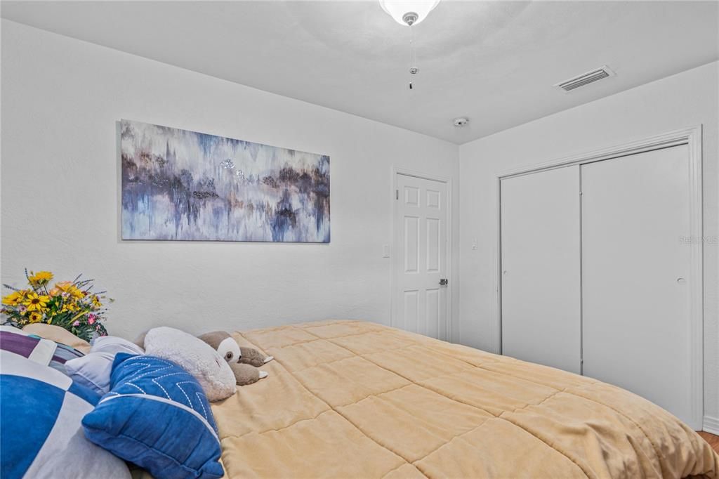 На продажу: $329,900 (3 спален, 2 ванн, 1320 Квадратных фут)
