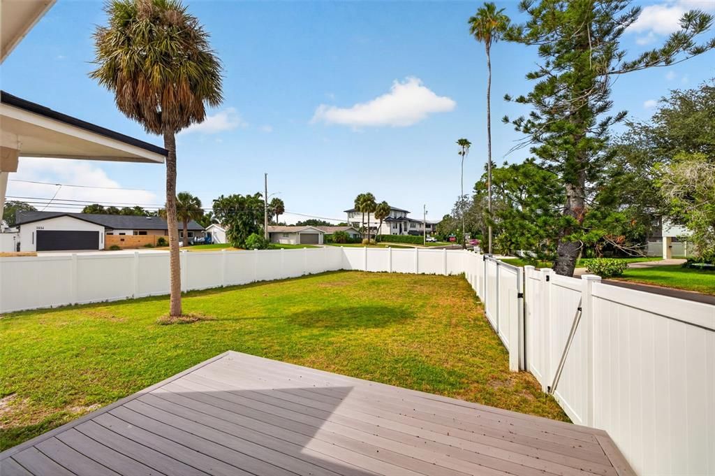 For Sale: $450,000 (3 beds, 2 baths, 1552 Square Feet)