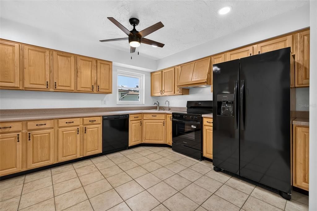 For Sale: $450,000 (3 beds, 2 baths, 1552 Square Feet)