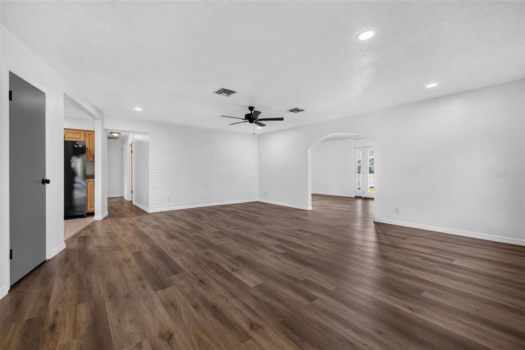 For Sale: $450,000 (3 beds, 2 baths, 1552 Square Feet)