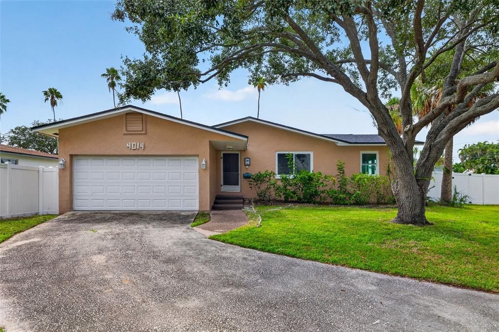 For Sale: $450,000 (3 beds, 2 baths, 1552 Square Feet)