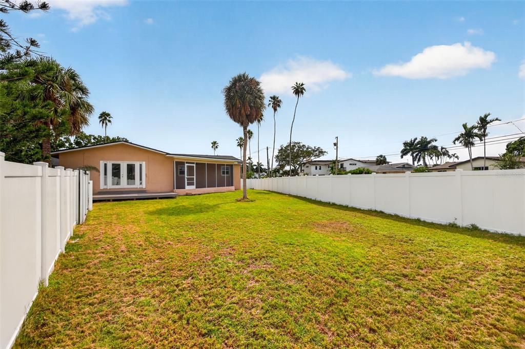 For Sale: $450,000 (3 beds, 2 baths, 1552 Square Feet)