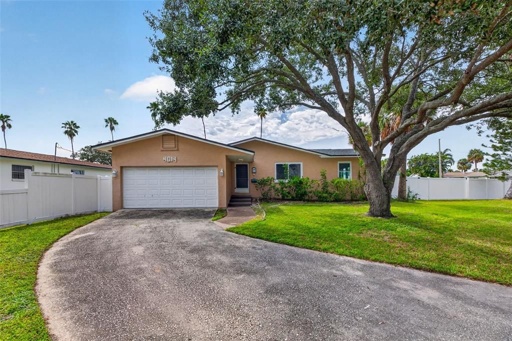 For Sale: $450,000 (3 beds, 2 baths, 1552 Square Feet)
