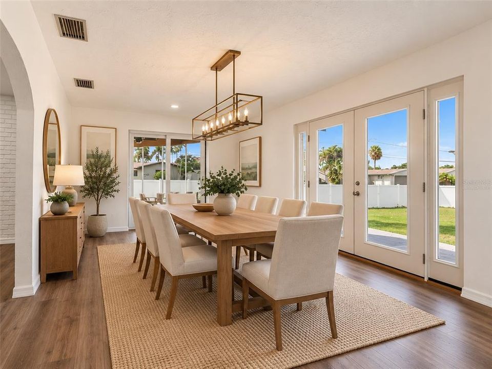 For Sale: $450,000 (3 beds, 2 baths, 1552 Square Feet)