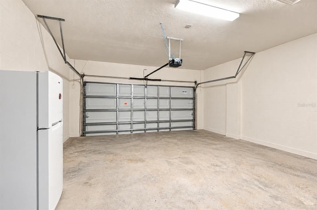 For Sale: $399,999 (4 beds, 2 baths, 2034 Square Feet)