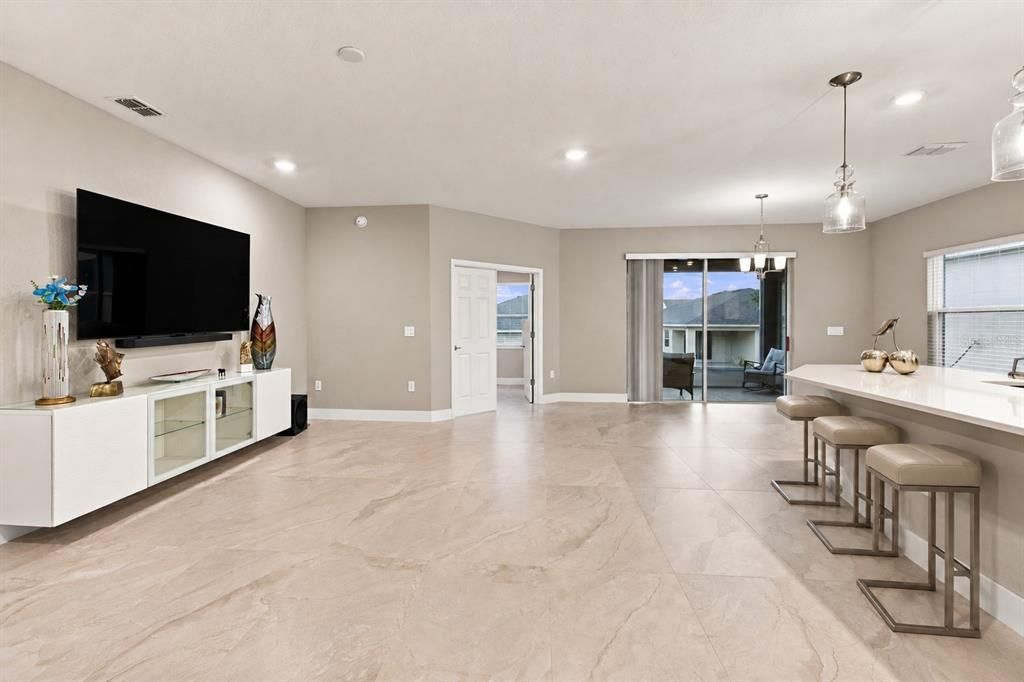 For Sale: $399,999 (4 beds, 2 baths, 2034 Square Feet)