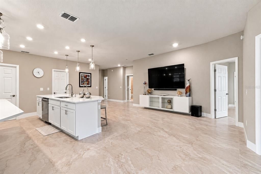 For Sale: $399,999 (4 beds, 2 baths, 2034 Square Feet)
