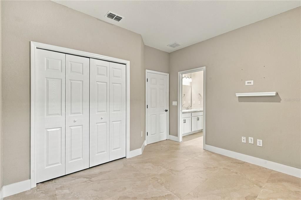 For Sale: $399,999 (4 beds, 2 baths, 2034 Square Feet)